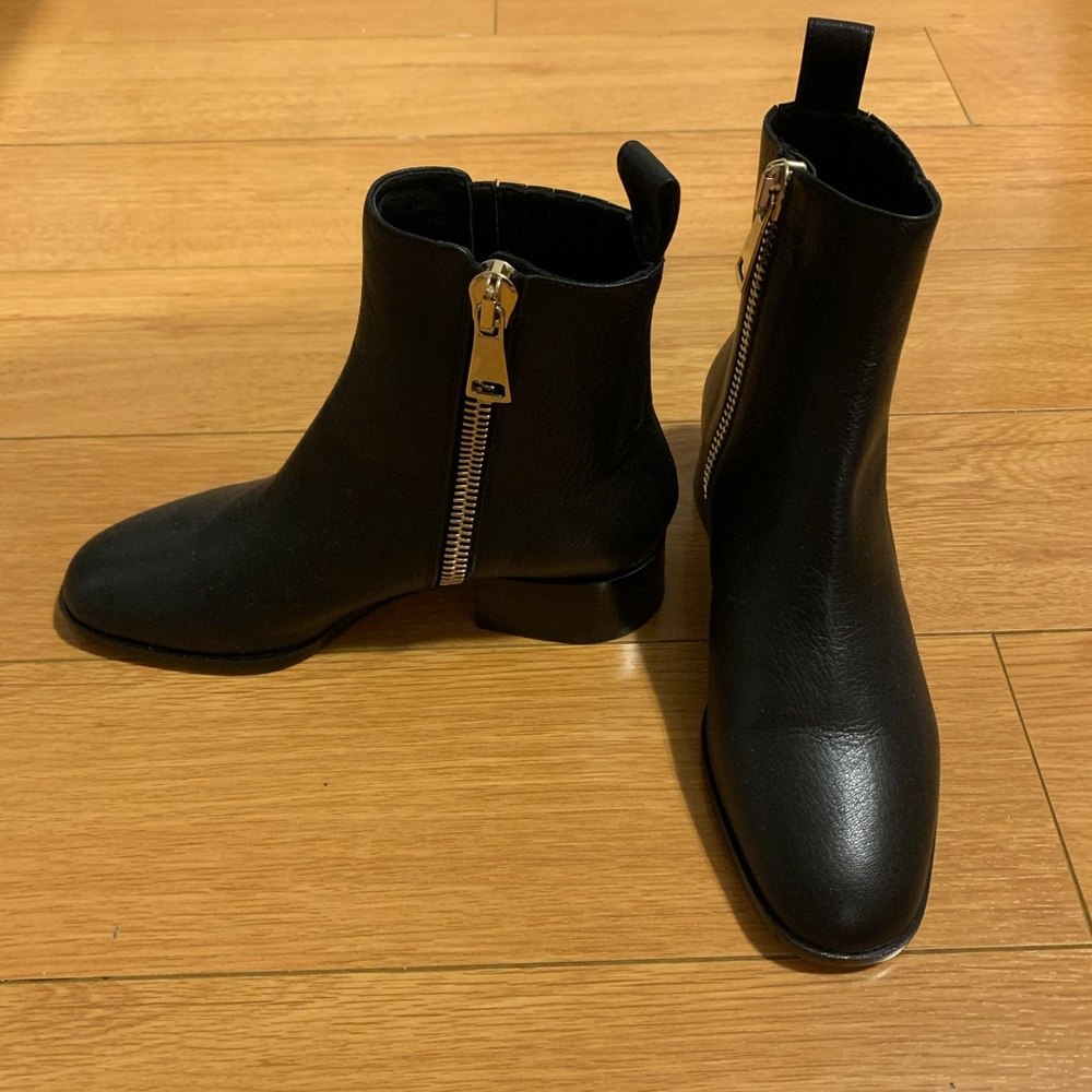 Tamara Mellon black Soho boot size 35